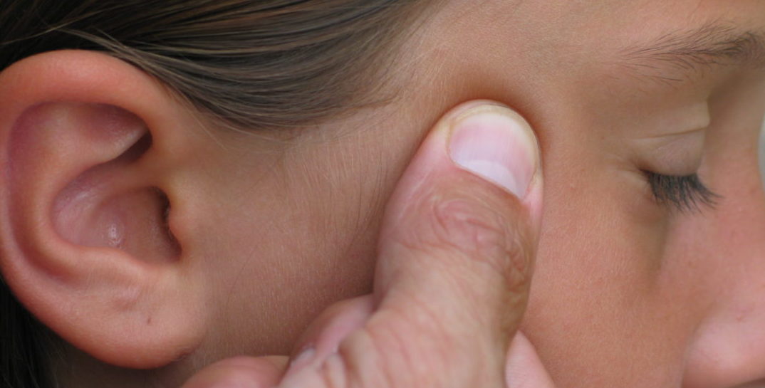 Tui Na Massage am Auge Tui Na Massage am Auge